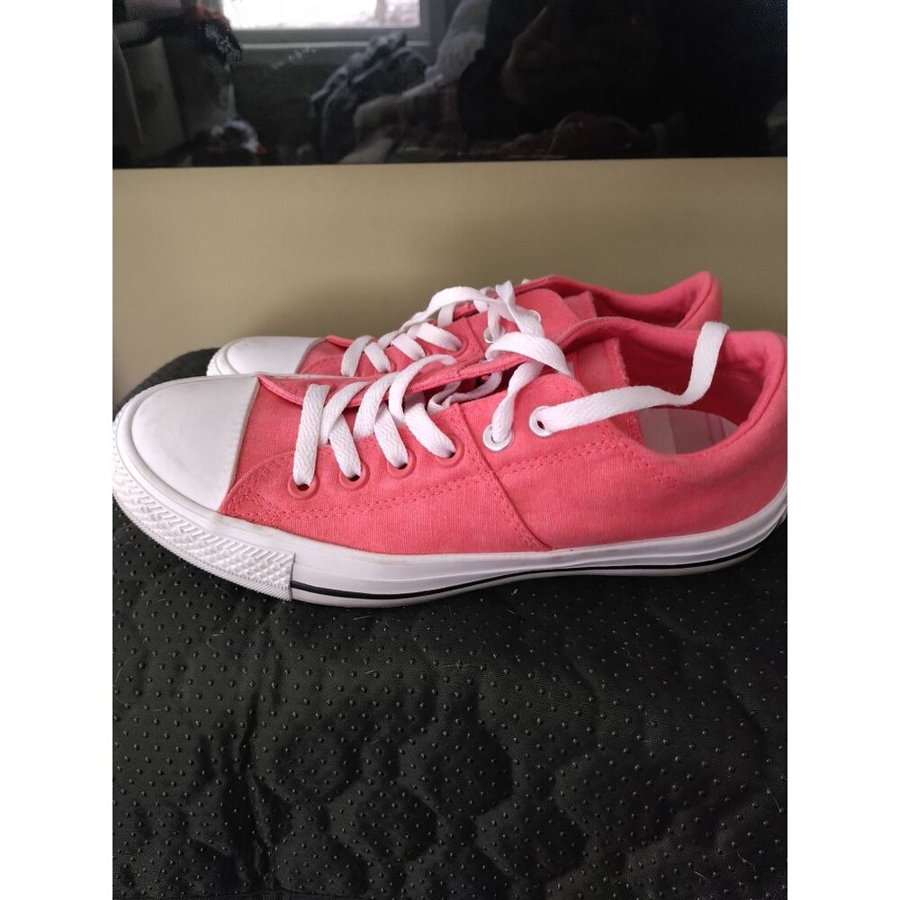 Women's Pink Converse Size 7
